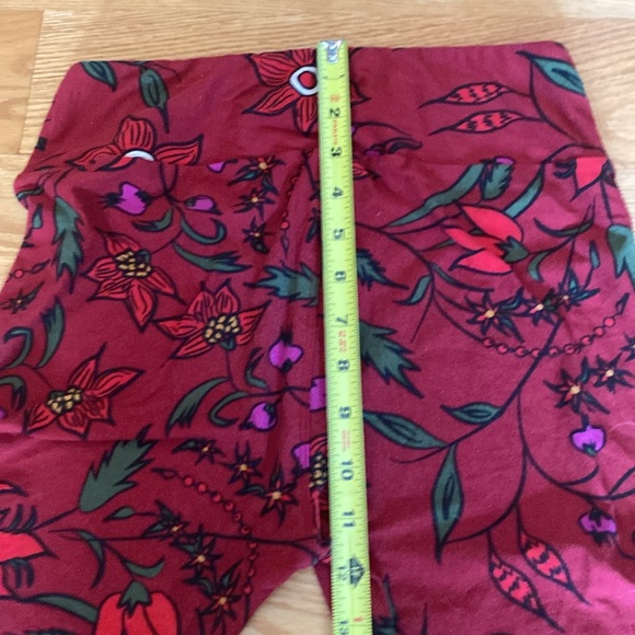 Lularoe one size red with flowers - Picture 3 of 6